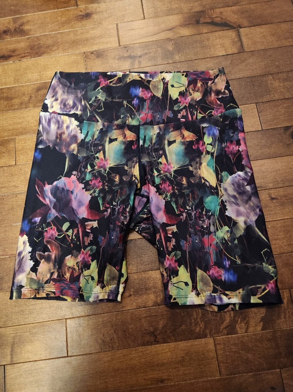 Oraki Floral Print Activewear Shorts- Multicolor